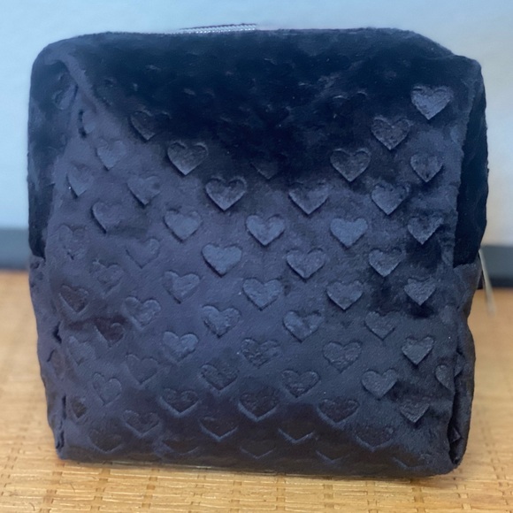 Juicy Couture Velvet Heart Toiletry Bag with Travel Bottle - NWOT - Picture 4 of 7